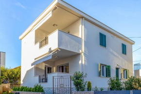 Apartments with a parking space Okrug Gornji, Ciovo - 23151
